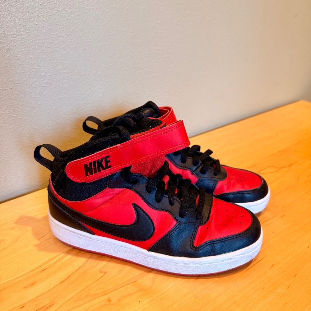 Nike Court Borough Mid 2s (Big Kid) size 4.5